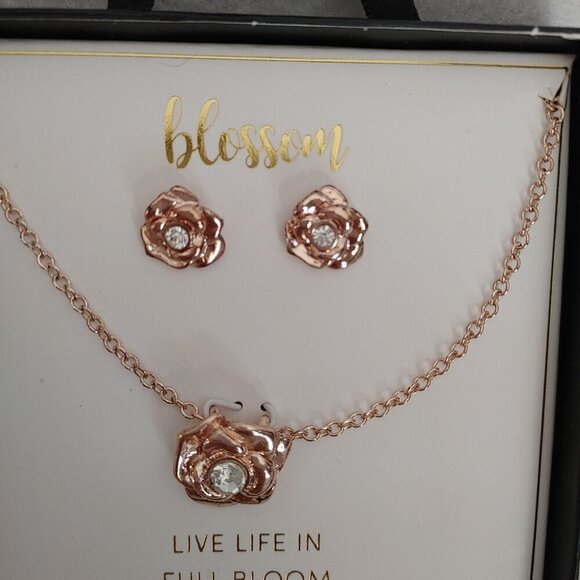 Rose Gold Tone “Live Life In Full Bloom” Jewelry Set 18” Chain + Earrings NIB - Picture 2 of 3